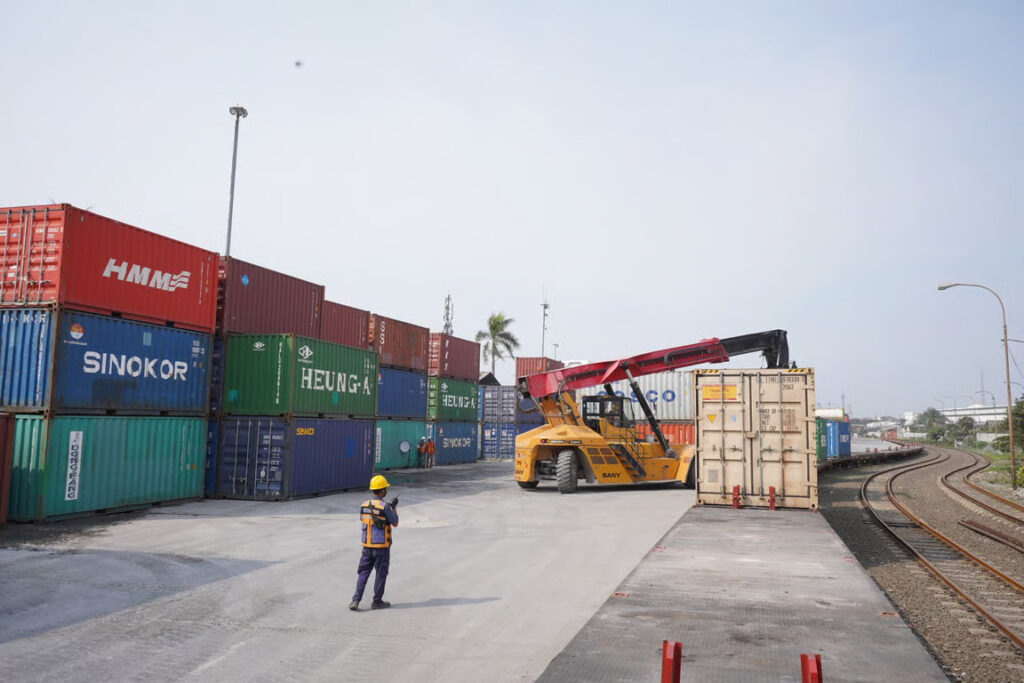 Respons Pertumbuhan Industri Konsumsi Nasional, KAI Logistik Tambah Kapasitas Angkut Kontainer